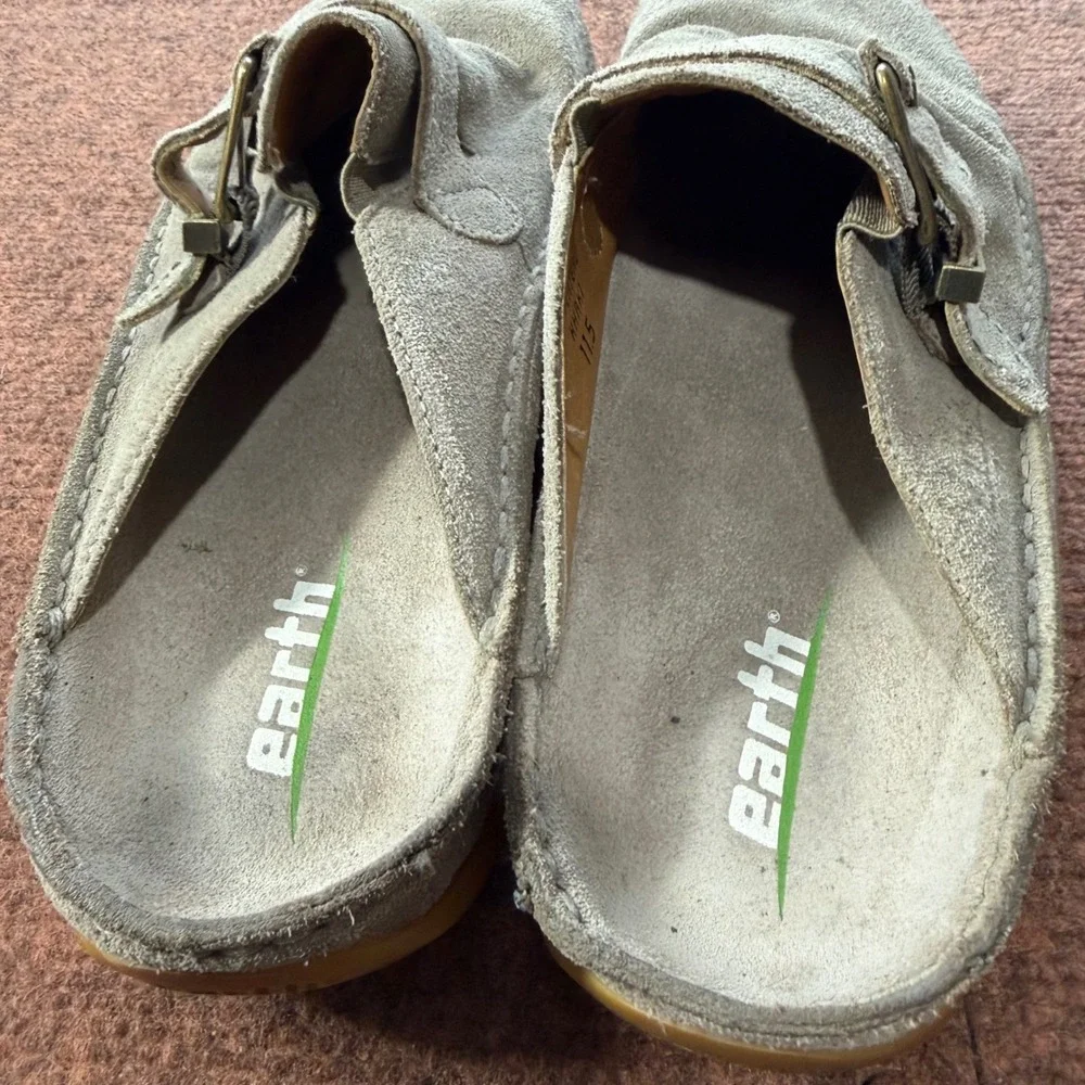 Earth Kalso Plateau Khaki Suede Clogs Mens 11.5 Negative Heel Buckle Mules Shoes